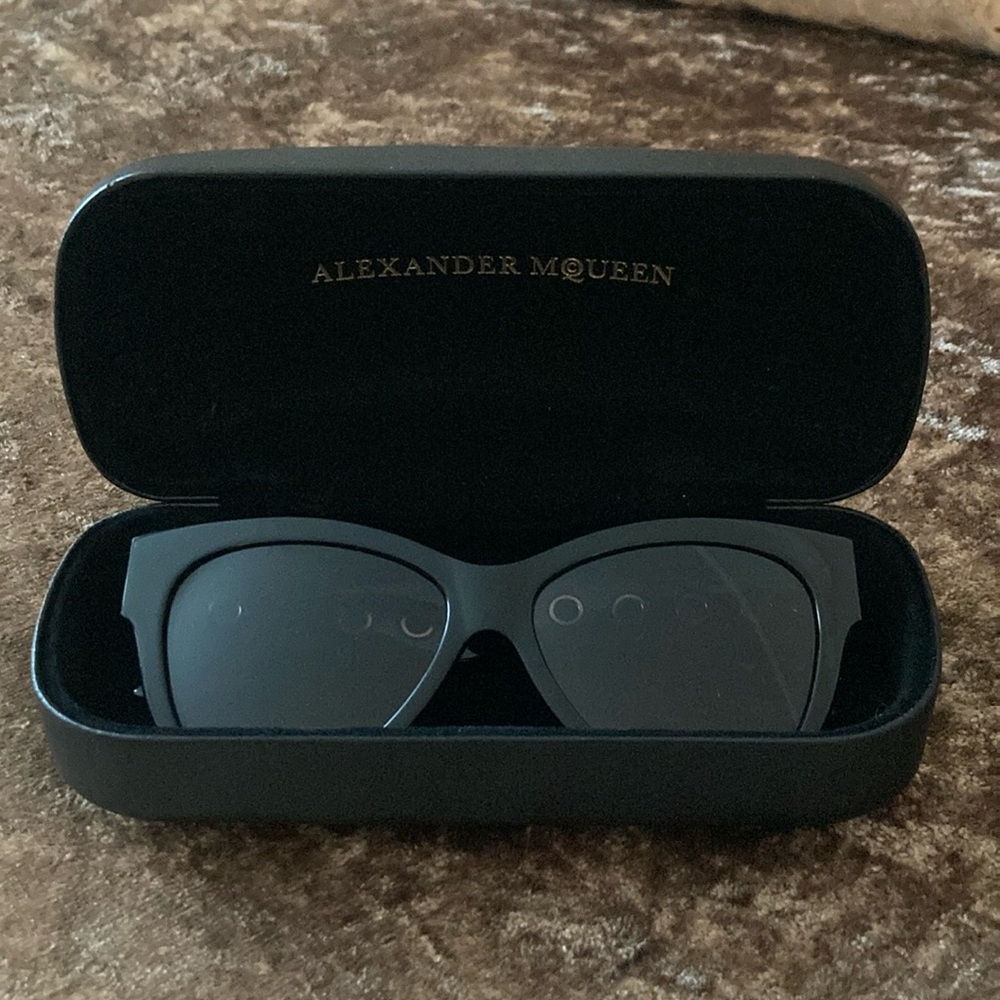 ALEXANDER MCQUEEN SUNGLASSES